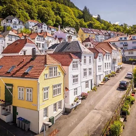 I Bergens Vakreste Gate - Nydelig Utsikt Over Innseilingen Til Bergen! Apartment *