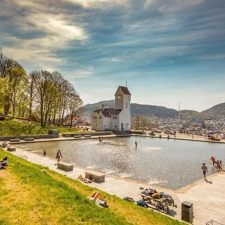 I Bergens Vakreste Gate - Nydelig Utsikt Over Innseilingen Til Bergen! Apartment *