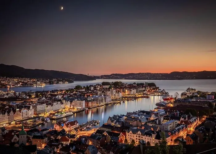 I Bergens Vakreste Gate - Nydelig Utsikt Over Innseilingen Til Bergen! Apartmán Bergen
