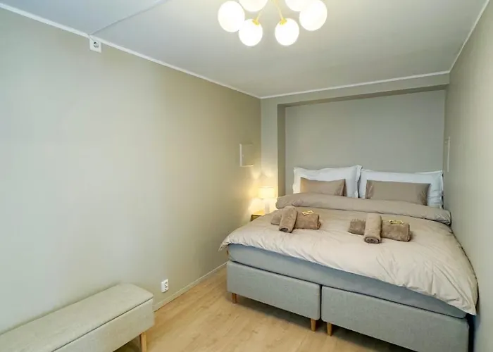 I Bergens Vakreste Gate - Nydelig Utsikt Over Innseilingen Til Bergen!